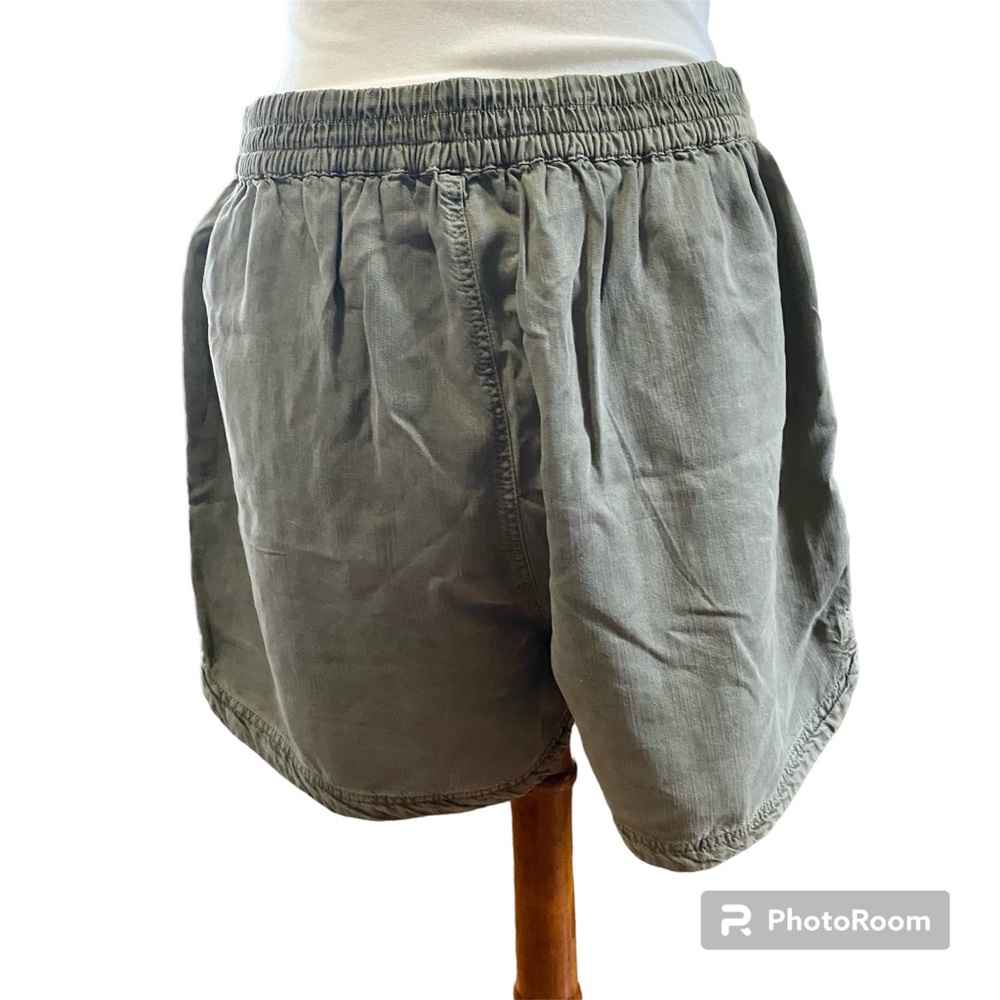 Shorts - Picture 5 of 15